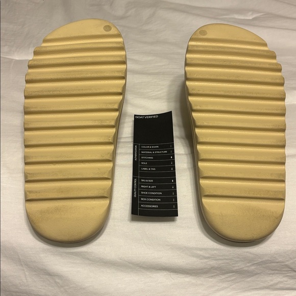 Yeezy Slide Sandals - Bone - Men’s 11 - Picture 6 of 12